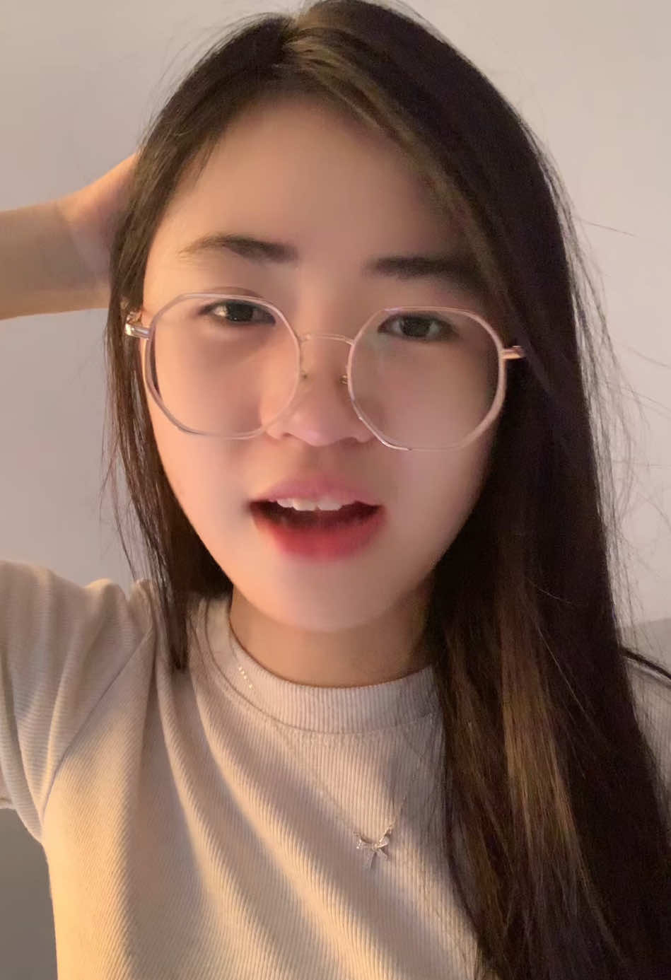 Xong 2 ba con ngồi cười🤣