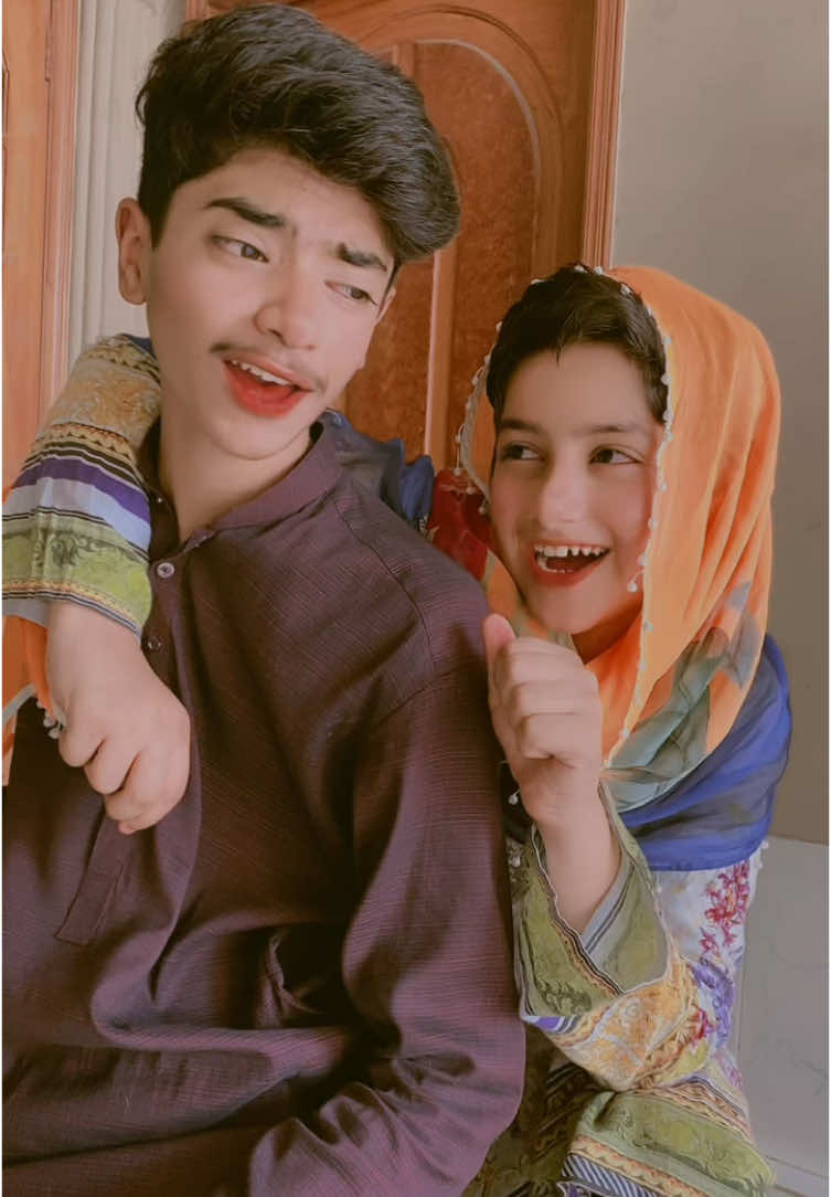 Ankhon mein q hai🥰🤪#trending #foryou #foryoupage #funnyvideo #viewsproblem #viralvideo #unfreezemyacount #chotymianbadymian #saqibnafees078 @SAQIBNAFEES078 