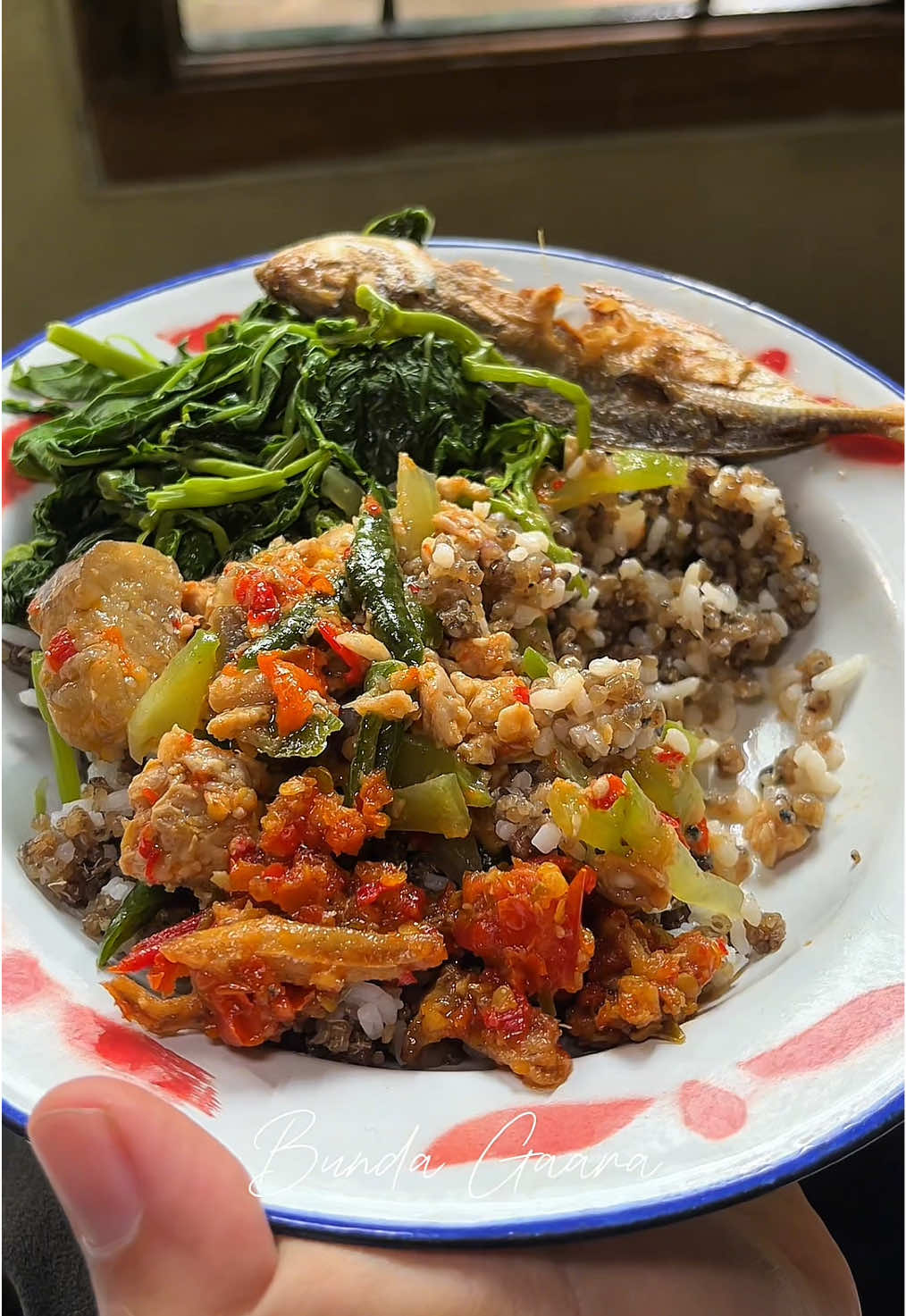 Dahar yukkk nasi tiwul lodeh kuluban sambel teri tambahi ikan asin, nikmat mana lagi yang engkau dustakan ☺️ #segotiwul #janganndeso #masakanrumahan #menusederhana #bundagaara 