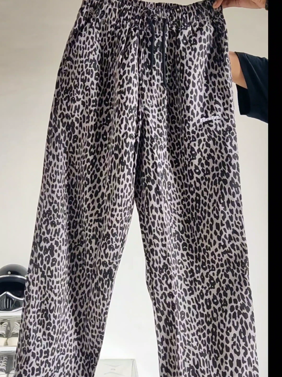 link celana disini @Mnky Outfit  #celanabaggy #baggypants #baggystyle #celanagombrong #celanaleopard  #leopardpants  #OOTD #celanamurah #mnkyoutfit 