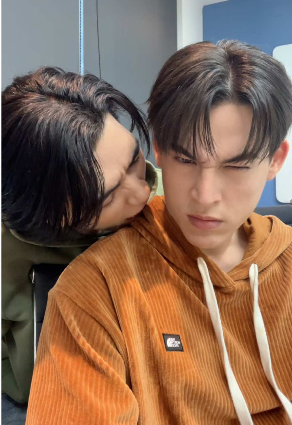 Look at me มองแต่พี่บ่าวเข้าใจหม่ายยยย 😘#MyGoldenBloodEP11 #MyGoldenBlood #GMMTV #บันเทิงtiktok @Joss Way-Ar @Gawin Caskey 