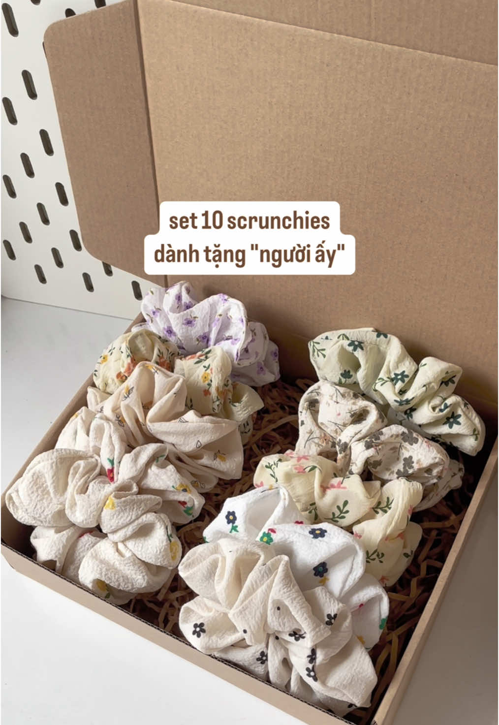 Set 10 scrunchies dành tặng 