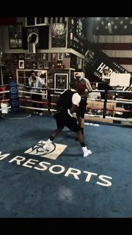 Last one. #fy #fyp #goviral #blowthisup #boxing🥊 #boxer #fighter #fighting #sparring #smooth #footwork #clean #dancing #style #skill 