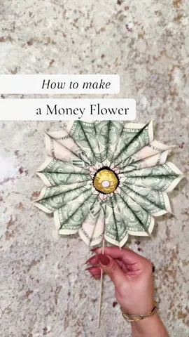 How to make a money flower ✨✨ #DIY #diygift #craft #graduation #gradgift #handmade #handmadegifts 