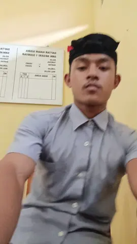 bernyanyi bernyayi #gymmotivation #konsistenworkout #fyp #GymTok #gym #gym #gymrat #berandamu #gymasthetics 