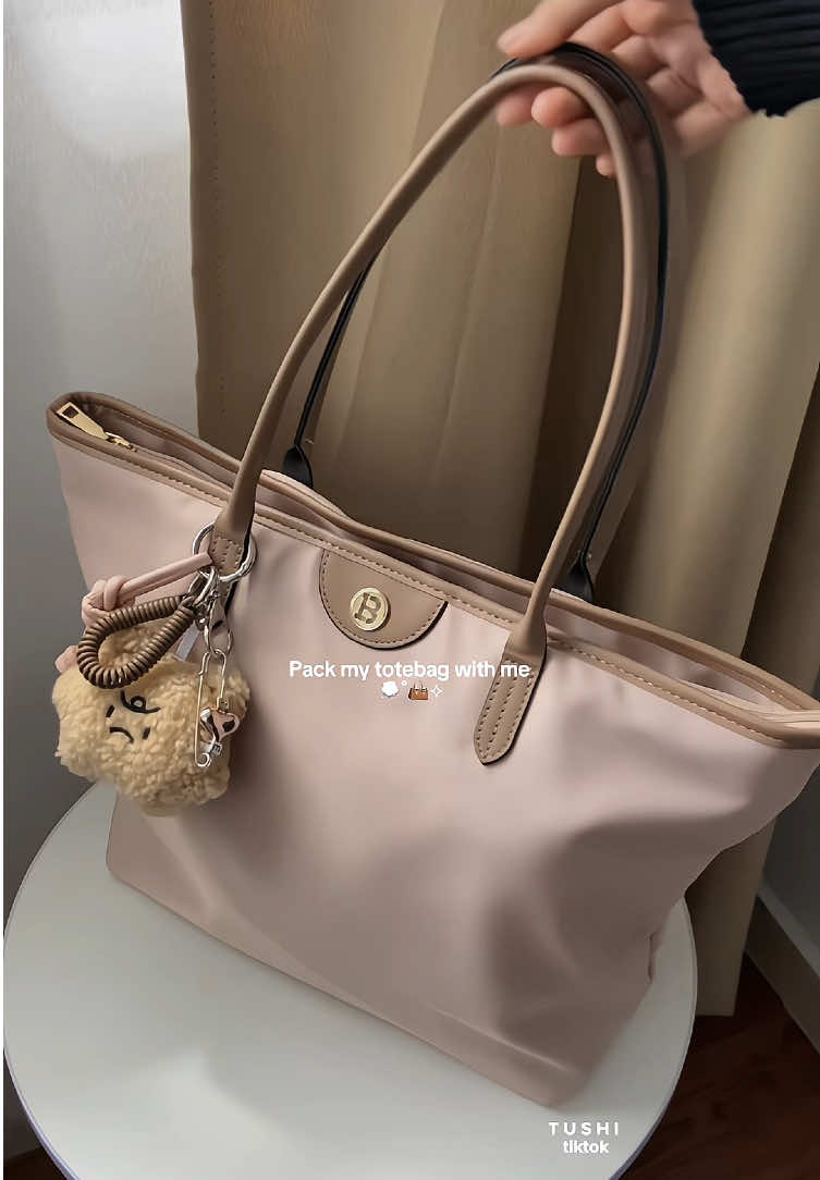 Totebag from Bostanten! 👜⭐️ quality dia on top tau, still elok sampai sekarang. Laptop/tab pon boleh masuk 🤎 #shoulderbag #totebag #totebagaesthetic #totebags #totebagmurah #whatsinmybag #bostanten 