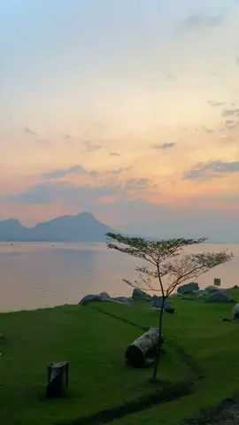 Sore di Jatiluhur Purwakarta✨ 📍WADUK JATILUHUR PURWAKARTA #purwakarta #wadukjatiluhur #paranggombong #paranggombongpurwakarta #jatiluhur #jatiluhurpurwakarta #campx #jabar #fyp #fyppppppppppppppppppppppp #jawabaratpunya #jawabarat🥰 #camping #tempatcamping #sunset #sunsetlover #senja 