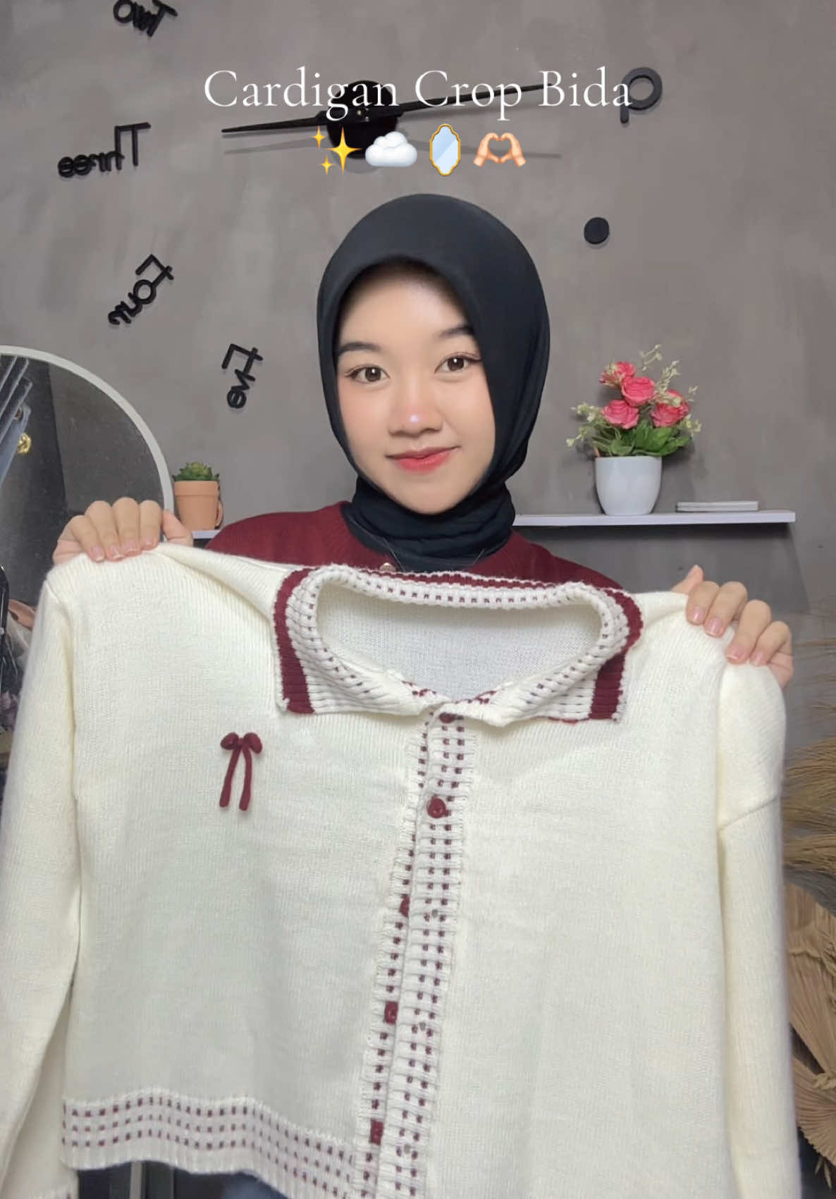 Ssttt stoknya menipis yaa! 😉🙌🏼#OOTD #fyp #racuntiktokshop #cardigan #Sweaterrajut #cardiganrajut #outfittiktok #trendingoutfit #blouse #fypシ #coquette #gajiansale #wibgajian 