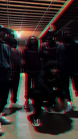 The modeling bag heavy too 🥂🫡