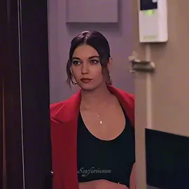 This woman slays every hairstyle i swear🧎‍♀️‍➡️ #seyrankorhan #yalicapkini #mertramazandemir #afrasaraçoğlu #shakeittothemax 