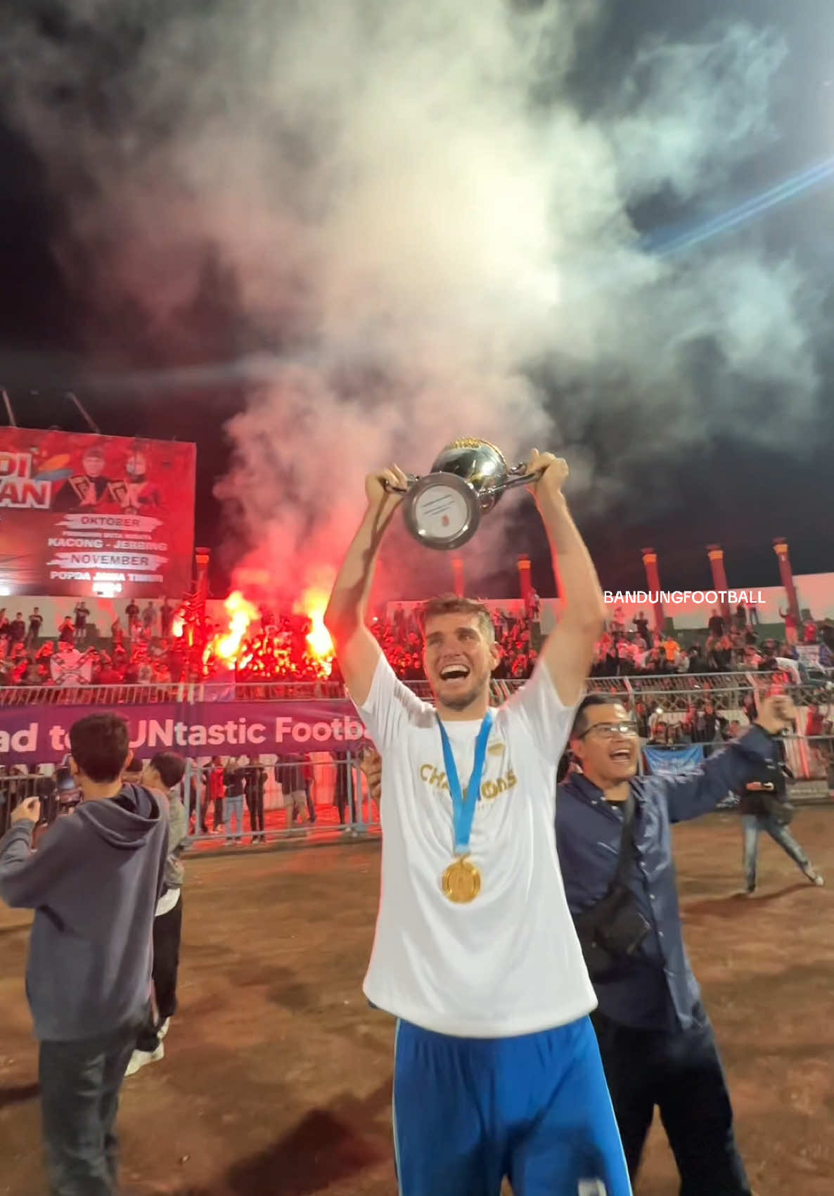 Waktu boleh berlalu, tempat boleh berubah, tapi kenangan yang kita ciptakan disini akan selalu abadi menjadi sebuah kisah. Terimakasih untuk prestasi dan canda tawa yang telah kita ukir bersama, Nick! 🥺💙🏆 Bandungvolleyball — words will be history.