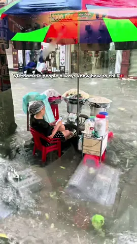 No matter the situation, Vietnamese people always find a way to chill!  #vietnam #vietnamese #vietnamesepeople #chill #fyp 