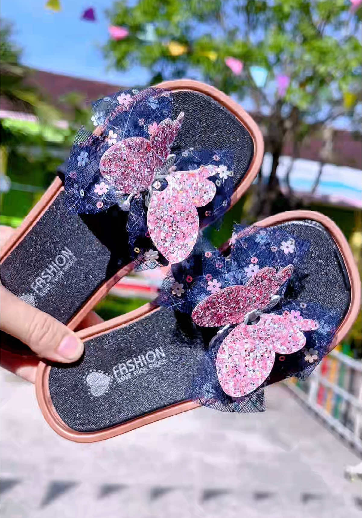 Dép lê mẫu mới lấp lánh quá ạ #depchobe #depbegai #deple #xuhuongtiktok #mẹmiko 