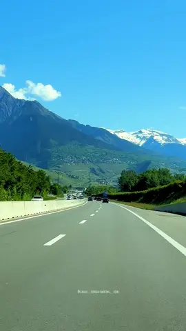 #switzerland🇨🇭 #switzerlandtourism #switzerlandtravel #beautifuldestiny #switzerlandmountains #swissroads #beautifuldestiny #switzerlandmountains  #beautifulplaces #beautifuldestinations #switzerlandnature #beautifulview #cejour #claudia__rodrigo 