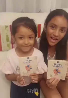 Ils n’ont peut-être pas les mots les plus sophistiqués… mais leurs messages sont les plus sincères. 💕 Parce qu’au fond, il suffit d’un “Bonne fête maman” murmuré avec amour pour faire briller les yeux. Aujourd’hui, ce sont les enfants qui prennent la parole, pour rendre hommage à toutes les mamans, à leur tendresse, leur patience et leur force. Chez Winners, on célèbre ces petits mots qui veulent dire beaucoup… et toutes celles qui les méritent tant. Bonne fête des mères à toutes nos héroïnes du quotidien ! 💝🌸 ##OnEstTousWinners #winners #fyy #viral #fyp #foryoupage❤️❤️ #supermarket #mauritius🇲🇺 #mru #fyi #mauritius #foryoupage #winner #winnerssupermarket #mauritiustiktok #mother #motherdaughter #mothersday #motherslove