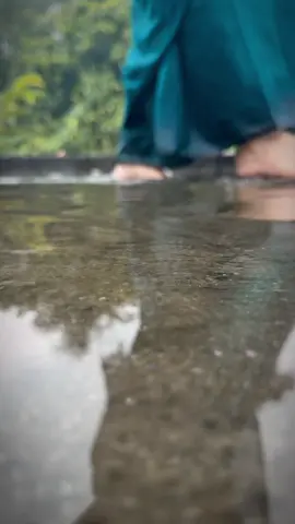 সে বৃষ্টি ভেজা পায় সামনে এলে হায়। 😍😍#CapCut #foryou #foryoupage #unfreezemyacount #fyp 