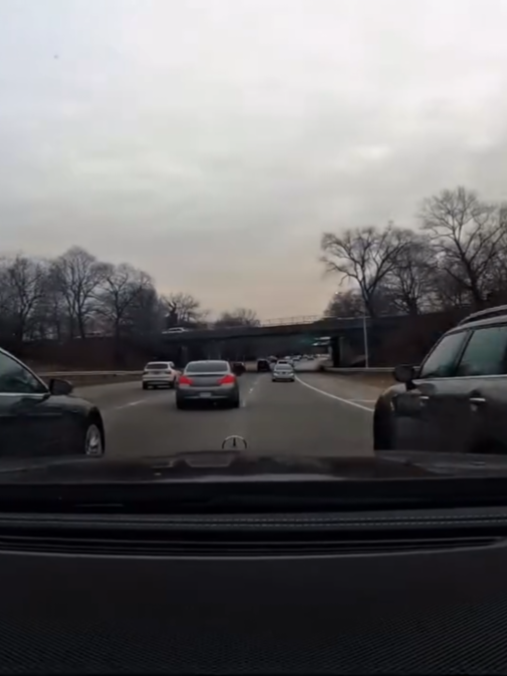 Dancin in traffic 💪 #car #swim #race #highway #traffic #bmw #porsche #infiniti #cars #carlover #mercedes 