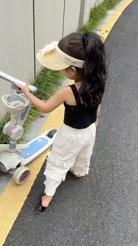 Mainan Anak Skuter Otoped Sepeda Duduk 3 Roda 2in1 Ada Musik Lagu Lampu Beraneka warna Hibur anak kecil Anda dengan skuter yang menyenangkan ini Didesain dengan roda yang dapat menyala dan tempat duduk yang bisa dilipat Skuter ini menawarkan konsep Sit and Ride yang praktis dan mudah digunakan. #mainananak 