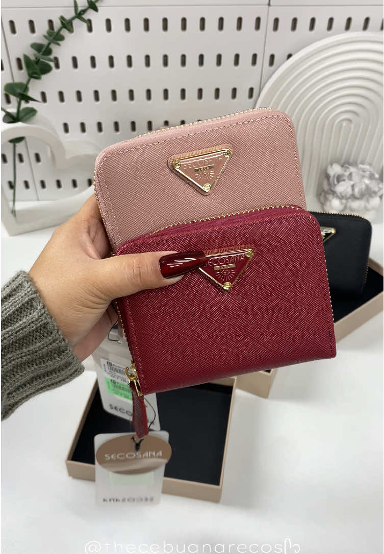 Replying to @Luka's Mama 💝 sobrang ganda mo Secosana Belinzia —small compact wallet can fit your small bags #secosana #walletforwomen #smallwallet #compactwallet