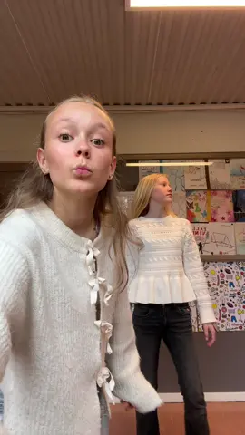 Fredag imornnn😆😆 #inteperfekt #Elise❤️ #Emma❤️ #fyp #foryou #snällakompåforyou 