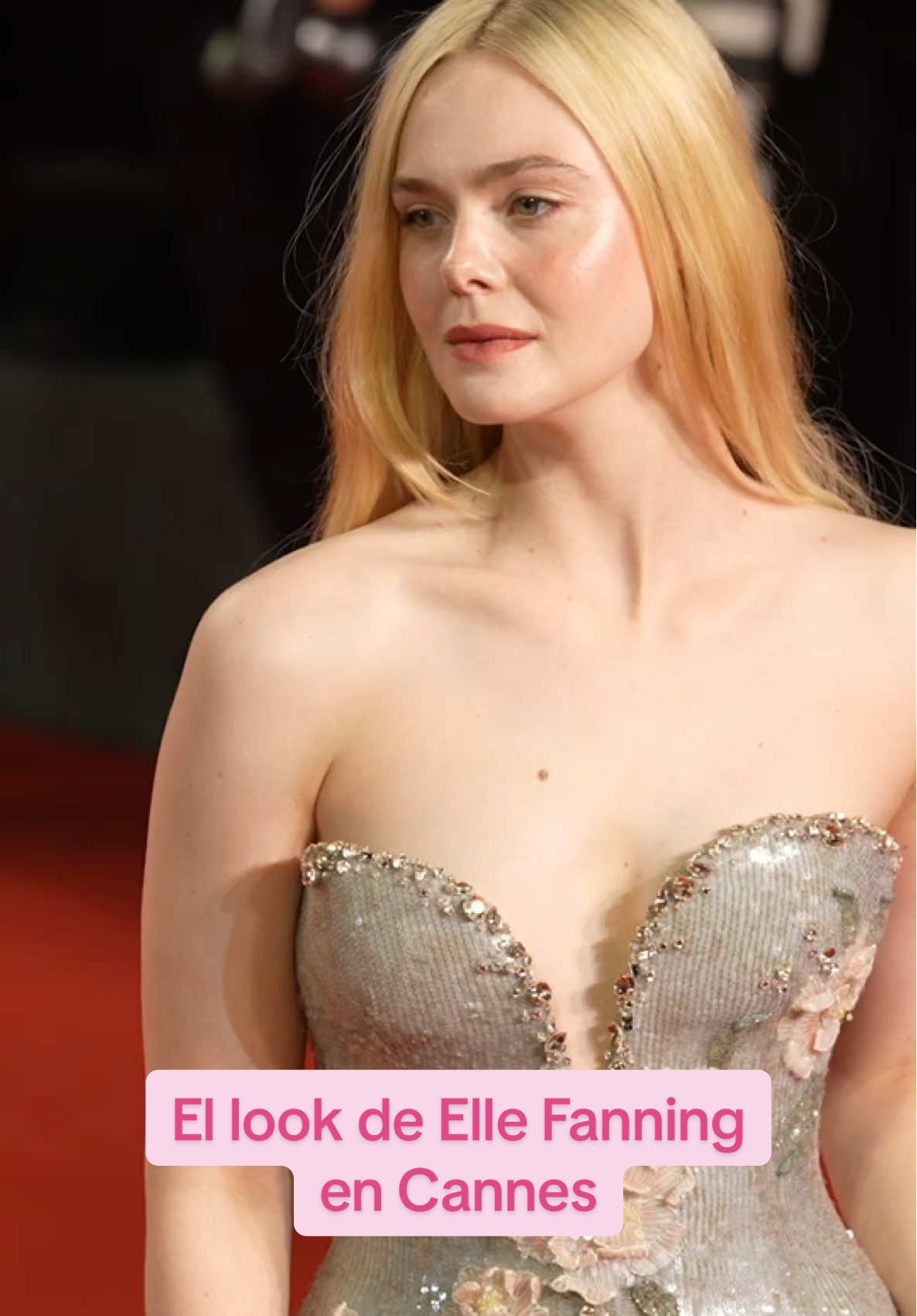 ¿Ha llevado #ellefanning el vestido (de Armani Privé) más delicado y romántico de la alfombra roja de #cannes2025 Sí, confirmamos. #moda #fashion #look #redcarpet 