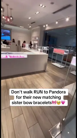 Tag your sister🫶🏼#sister #bow #cute #bracelet #pandora #pandorajewelry #perfectgift #friendshipbracelets #fyp #fypシ゚ #girlythings #pinkaesthetic 