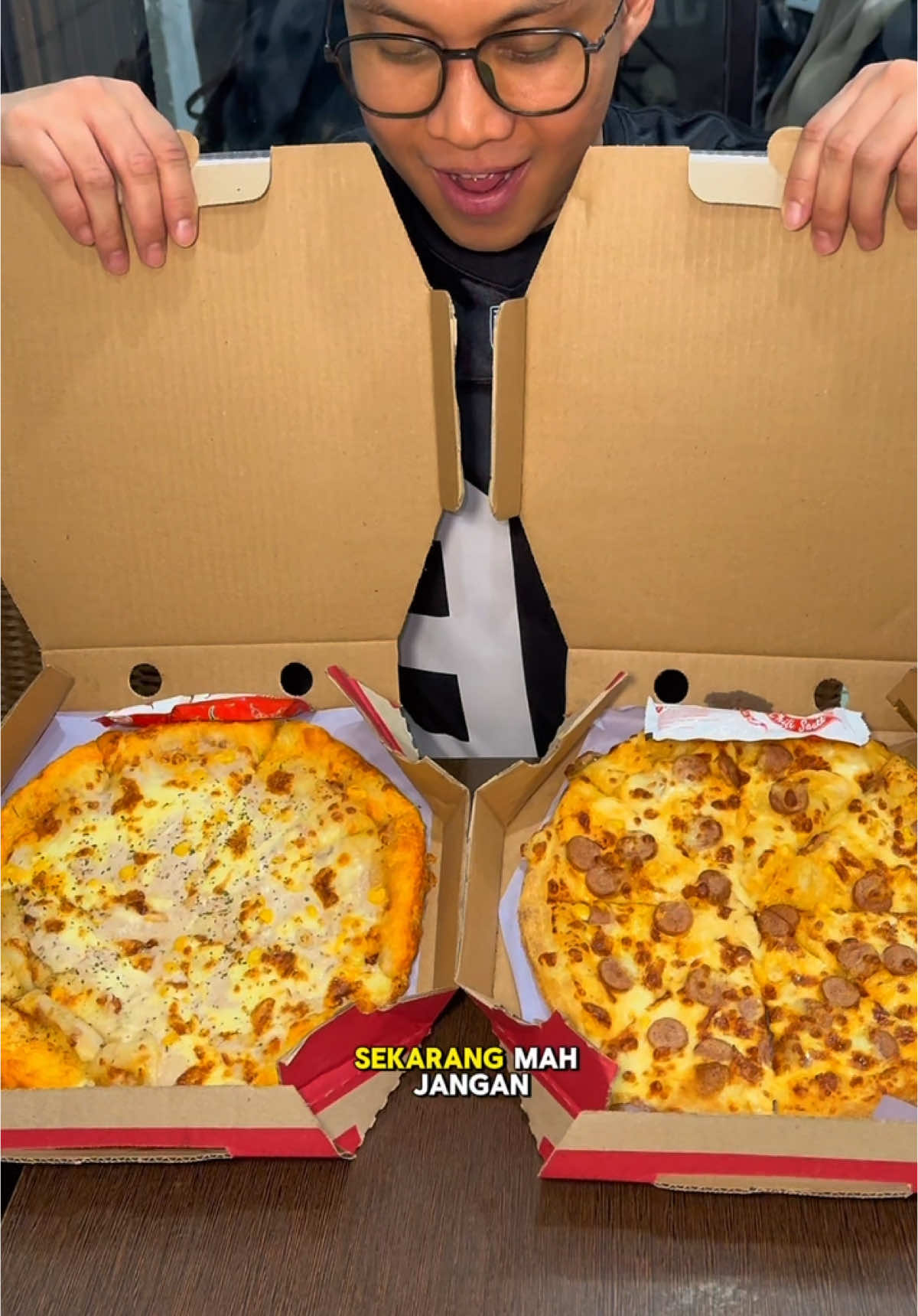 Belinya 1 malah dpt 2😭 promonya cuman beli d tiktok voucher nya👌🏻 #fyp #pizza #pizzahut #phd #cheeserizz #pizzalover #promo #promomakanliburan 