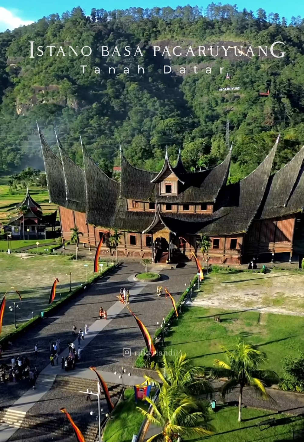 Selamat Datang di Istano Basa Pagaruyuang #minangkabau #minang #rumahgadang #pagaruyuang #tanahdatar #sumaterabarat #westsumatra #minangtourism #sumbarrancak 