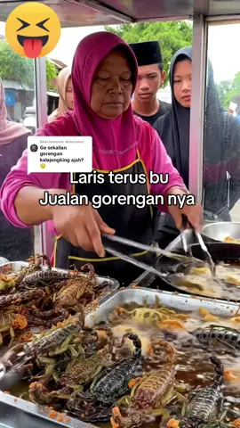 Membalas @alishortstori Gorengan kalajengking.. Yang mau silahkan 😁 #gorengan #gorenganuang #gorengansandaljepit #gorengankalajengking 