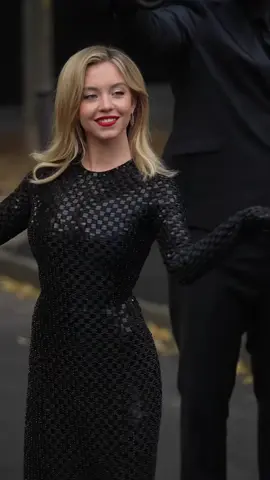 #sydneysweeney #foryoupage #forupage #cassiehoward #fyp #getthisviral #viral #model #celebrity #model #fashion #hot #sydney #hollywoodactress #sydneysweeneyedit        