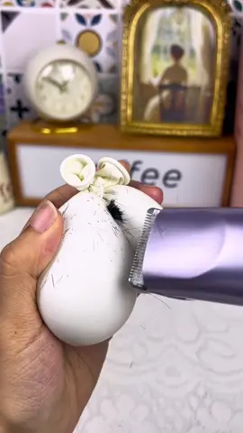 GUYS... this is the key to a hot mom summer... the deal on this right now is crazy #electricrazor #bikinitrimmer #shaving #closeshave #bikiniarea #hotmomsummer#tiktokshopmemor ialday#fyp