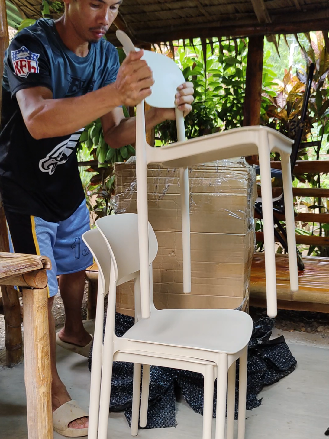 💚 esthetic na upuan.. ito lang muna habang hindi pa naka dating ang ating dining table 💚 #totomangunguma #nordicchair #diningchair 