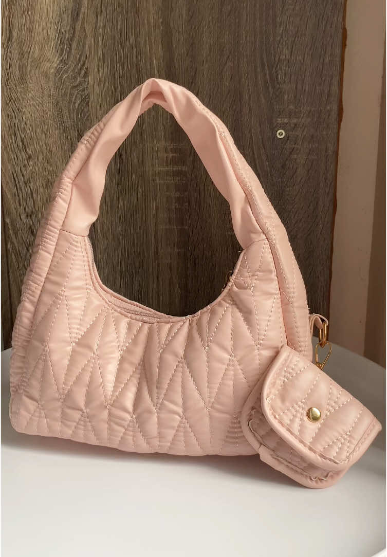 100+ lang to!! ang ganda 💗 #shoulderbag #kilikilibag #handbag #bagrecos #affordablebag #pinkbag 