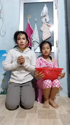 cô chú anh chị lướt ngang qua cho 2 mẹ con em 1❤️1folow chia sẻ giúp 2 mẹ con em với ạ #xuhuongtokkok# 2025