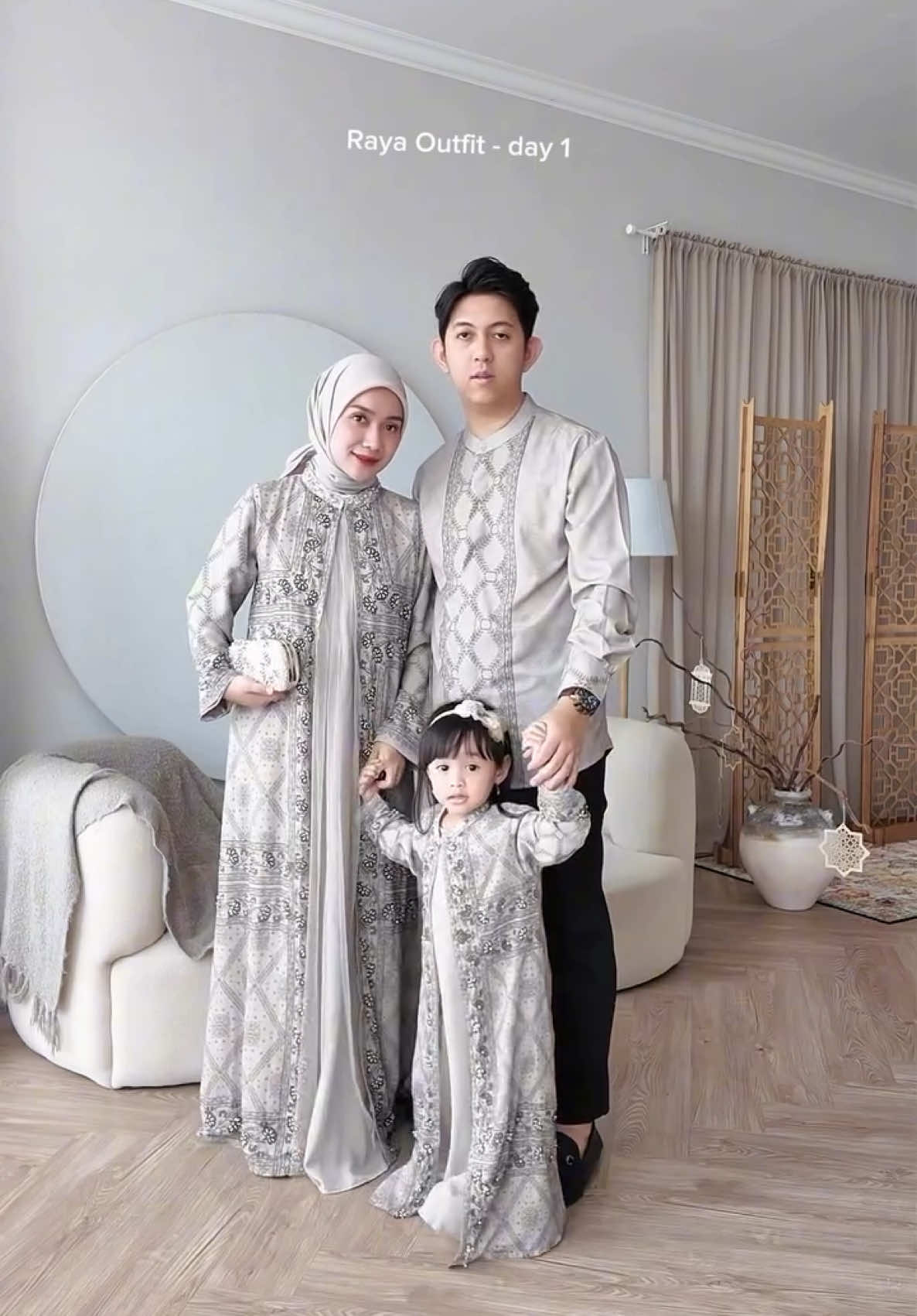 Outfit Idul Adha🤍 #sarimbitkeluarga #dresslebaran #bajulebaran #javina #javinaofficial 