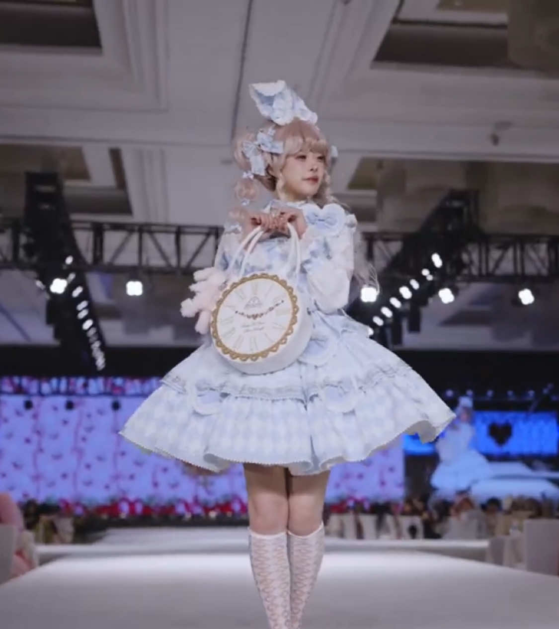 🍓! #girlygirl #fashiontiktok #altfashion #harajuku #inspofashion #doll #lolita #jfashion #babythestarsshinebright #btssb #fashionshow #sweetlolita #lolitafashion 