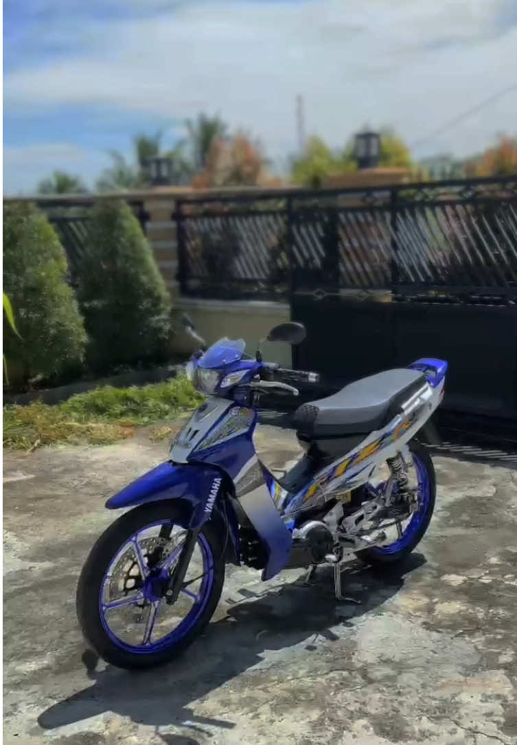Monggo dijual ya gess Fiz r tahun 2004 lengkap hidup AG Blitar motor udah ganteng tinggal pakai saja bila minat bisa wa/dm #fizr #fizrindonesia #fizr_2stroke #fizrmodifikasi #2stroke #twostroke #2strokeindonesia #2strokelovers #2tak #blitar24jam 