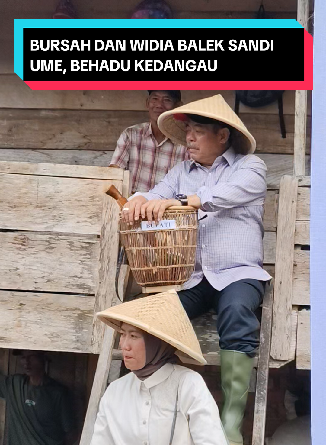 Bupati Lahat, Bursah Zarnubi dan Wakil Bupati Widia Ningsih Balek Sandi Ume langsung Bwteduh di Dangau. #KABUPATENLAHAT #MENATAKOTAMEMBANGUNDESA #bursahzarnubihwidianingsih #CINTAIRAKYATSAYANGILAHAT #BUPATIDANWAKILBUPATILAHAT #BURSAH #Widia #BZWIN 
