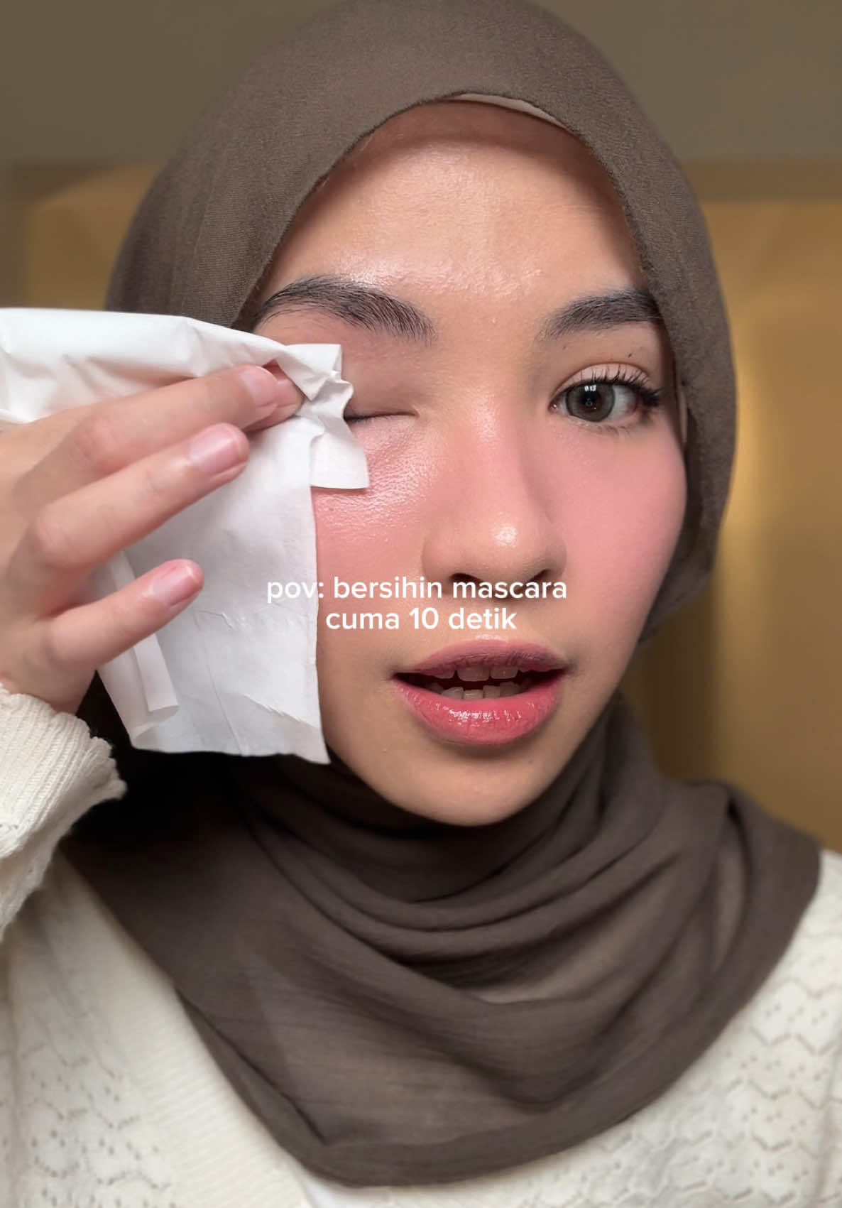war is over! ga males lagi pake mascara karna segampang ituu dihapusnya pake ini 🤫  #mascararemover #barenbliss 