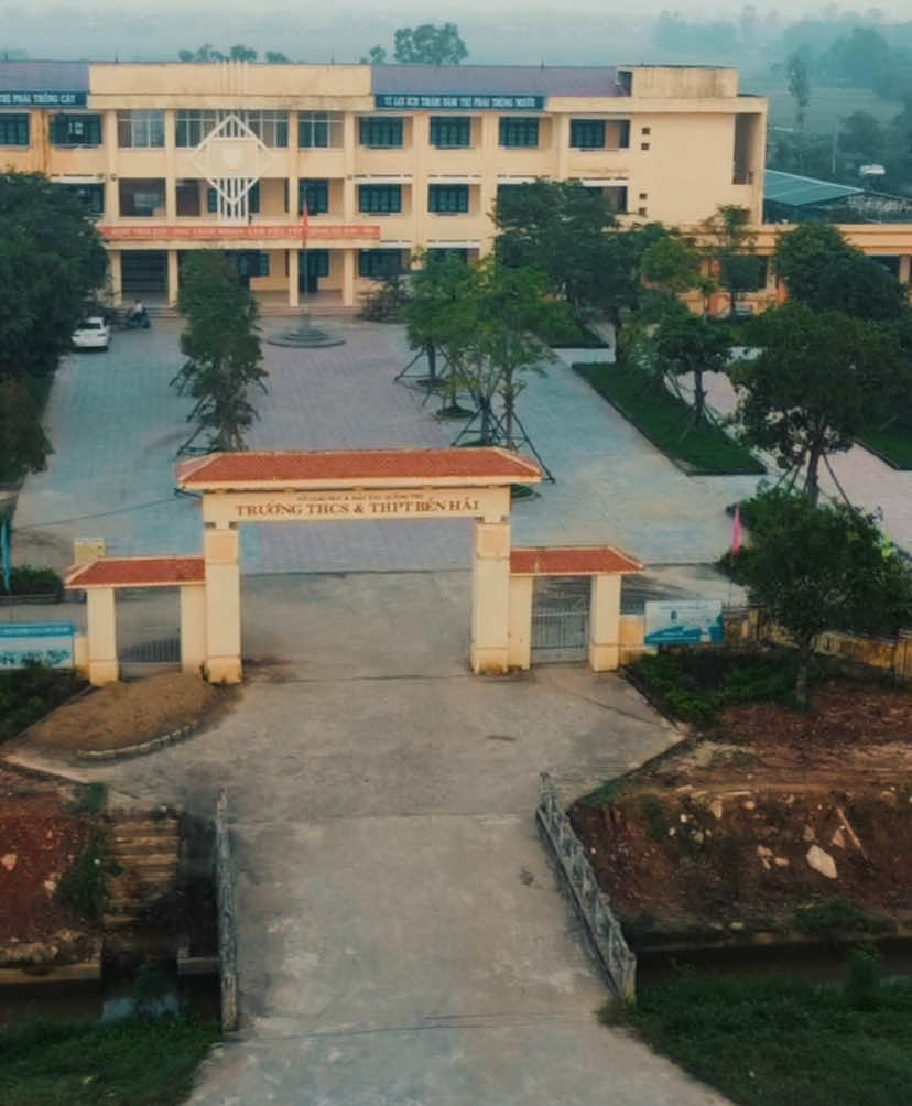 3 năm xa nơi đây, bao kí ức còn mãi ❤️ THCS&THPT Bến Hải#fpy #viral #xuhuong #thptbenhai #thanhxuancuatoi #muatotnghiep #cap3 