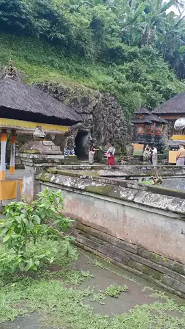 di petirtan goa gajah ini kami perkirakan ciri khas dr singosari begiitu kental dr segi arsitekturnya.#sobopunden #kitaperintisbukanpewaris 