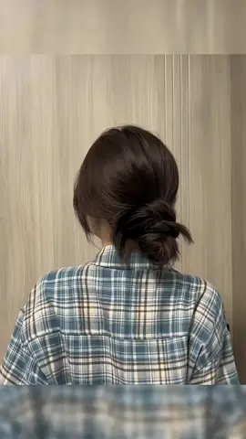 Cách buộc tóc thấp siêu xinh cho các chị em.🌷✨️ #xinhdepmoingay #kieutocxinh #tocxinhmoingay #tochottrend #tochot #kieutocdongian #toc #goctocdep #tocdepmoingay #goclamdep #tocdep #tocxinh #kieutocdep #tocnu #xinhdep #tipsxinh  #xh #viral #tiktok #fypシ゚ #