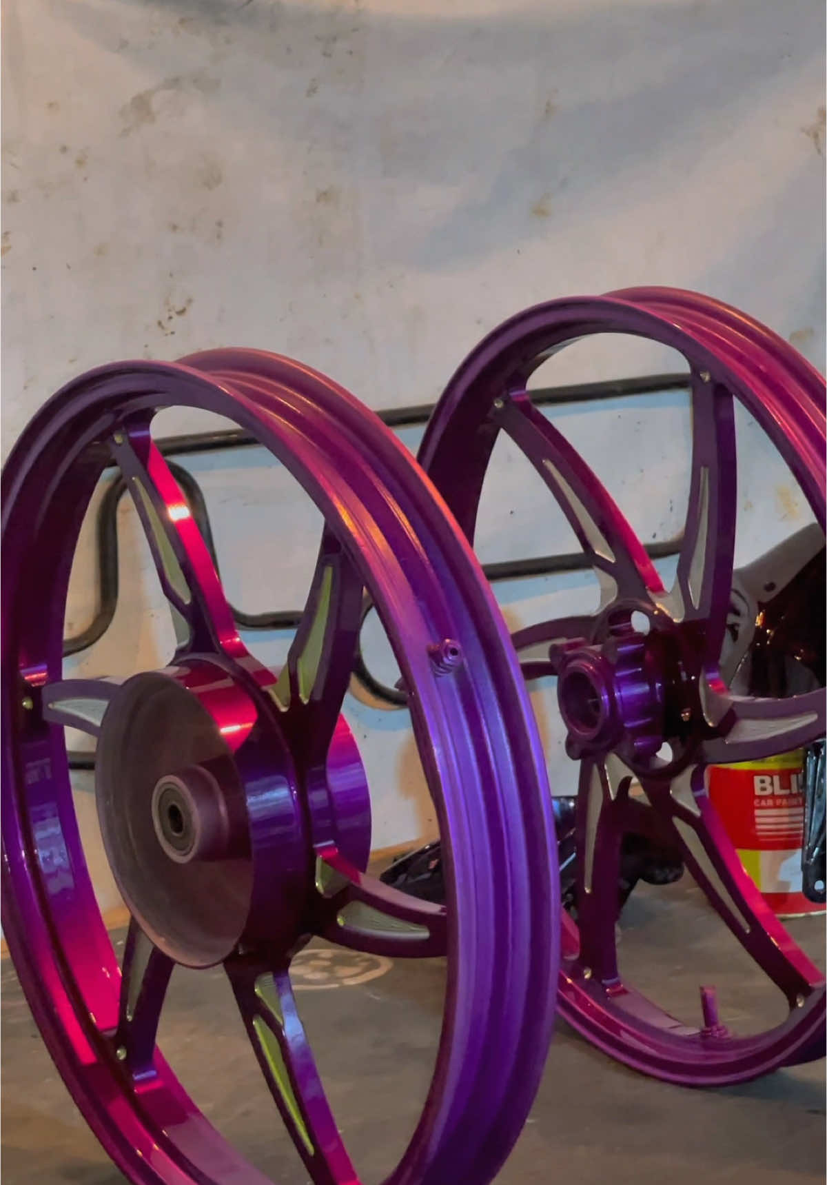 Ini lebih ke pink atau ungu gak sih???  #repaintveleg #vndungu #r17ungu #velgrxking  #fyp #fypage #tjabenkrepaint 