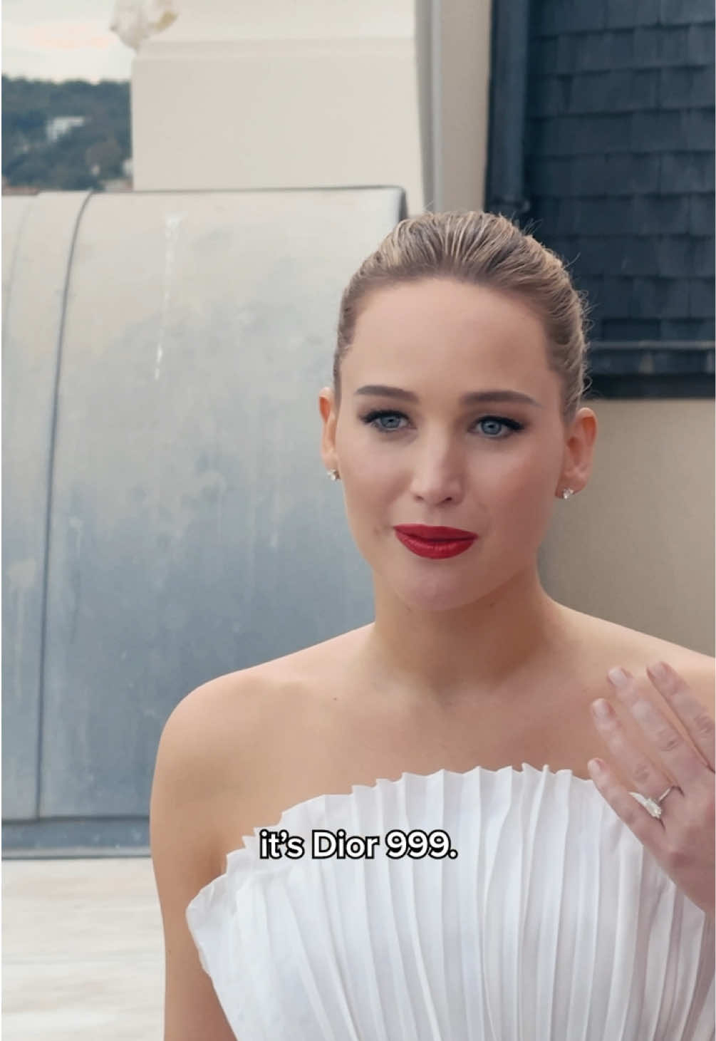 Jennifer Lawrence lets Rouge Dior 999 take center stage in her striking Cannes beauty look, perfectly complementing her archival Dior dress.   © Daniel Darmon A special thanks to @CarltonCannes    #DiorBeauty #DiorMakeup #Cannes2025
