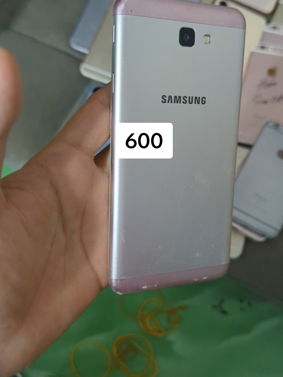 Samsung Galaxy J7 Prime là một trong những mẫu điện thoại tầm trung từng 