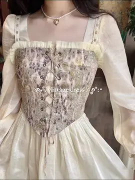 #vintagedress #dressvintage #fairytales #fairytaledress #dressprincess #mididress #princessdress #longdress #vintagefashion #vintagevibes #vintageweddingdress #vintagestyle #vintageclothes #4upage 