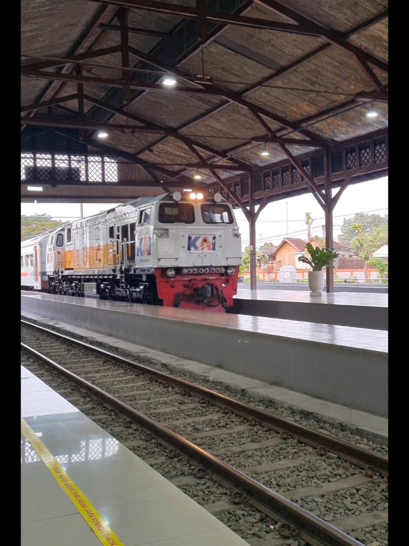 Kedatangan kereta stasiun cepu . . #train  #fyp 