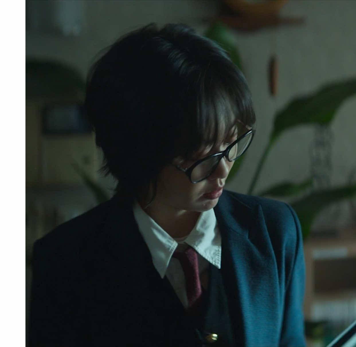 you know profiler yoon ena is locked in when she starts wearing her glasses. #kimdami #damikim #김다미 #キムダミ #キムダミ #나인퍼즐 #ninepuzzles #ナインパズル #kdrama #disneyplus #hulu 