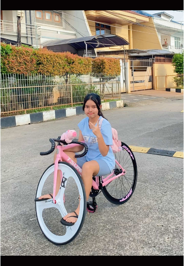 baru post lagi udh bisa trackstand aja,btw udah kelar ujian nih #doltrap #tsunami #snm100 #fixiegear #fixieindonesia #fixiegearphillipines #fyp #viral 