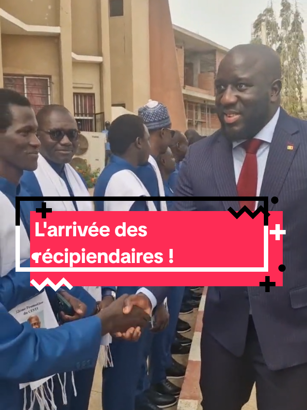 Cérémonie de remise des diplômes à la 52e promotion du CESTI. Vivez l'arrivée de nos récipiendaires à l'auditorium de l'UCAD II. #Journalisme #ucad #cesti #cest52 #viral #excellence 